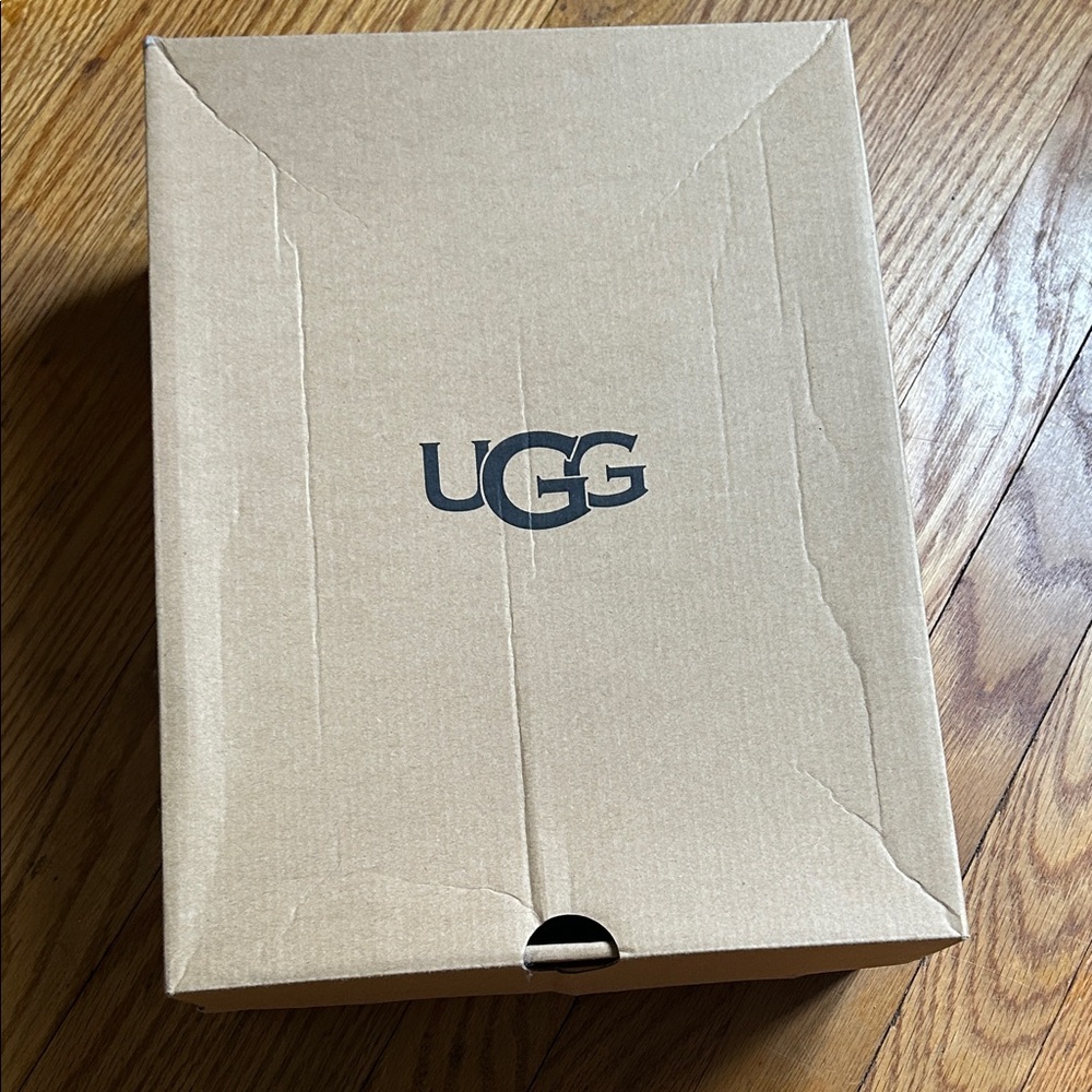 UGG Size 9.5 W MCKAY Tan Shearling Lined Boots - Picture 10 of 10